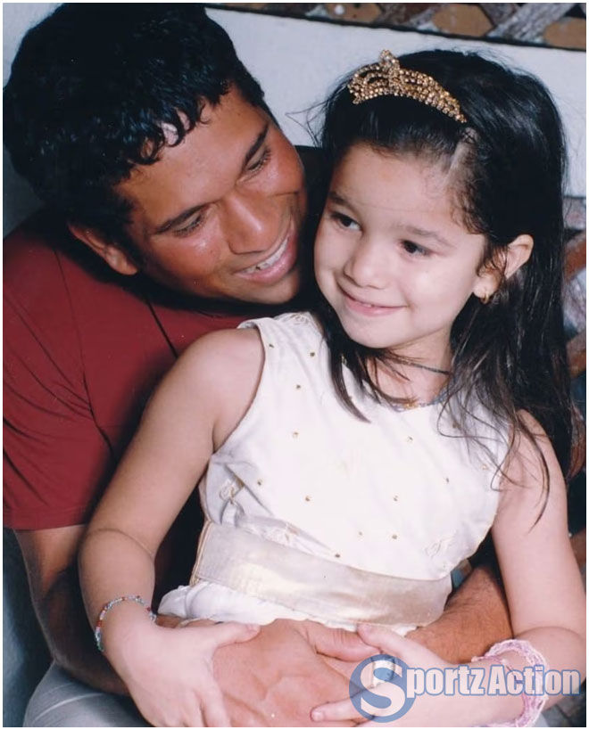 Sara Tendulkar smiley look with Sachin